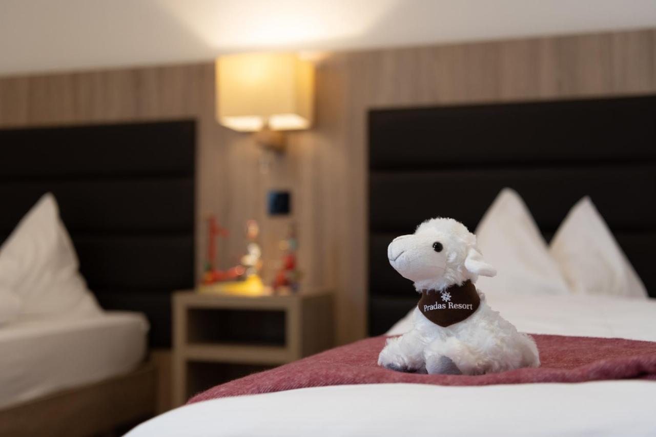 Pradas Resort Brigels Бріґельс Екстер'єр фото