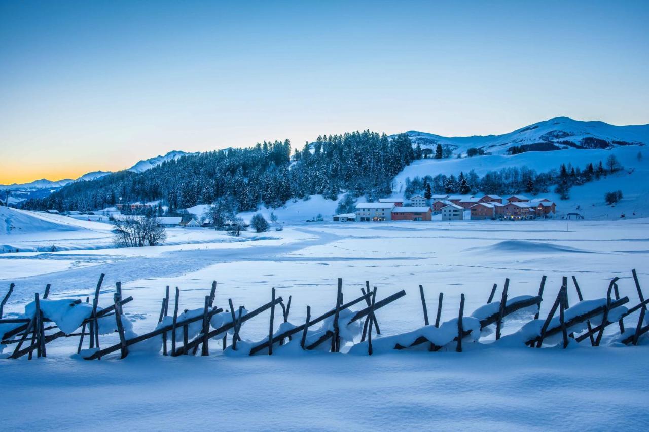 Pradas Resort Brigels Бріґельс Екстер'єр фото